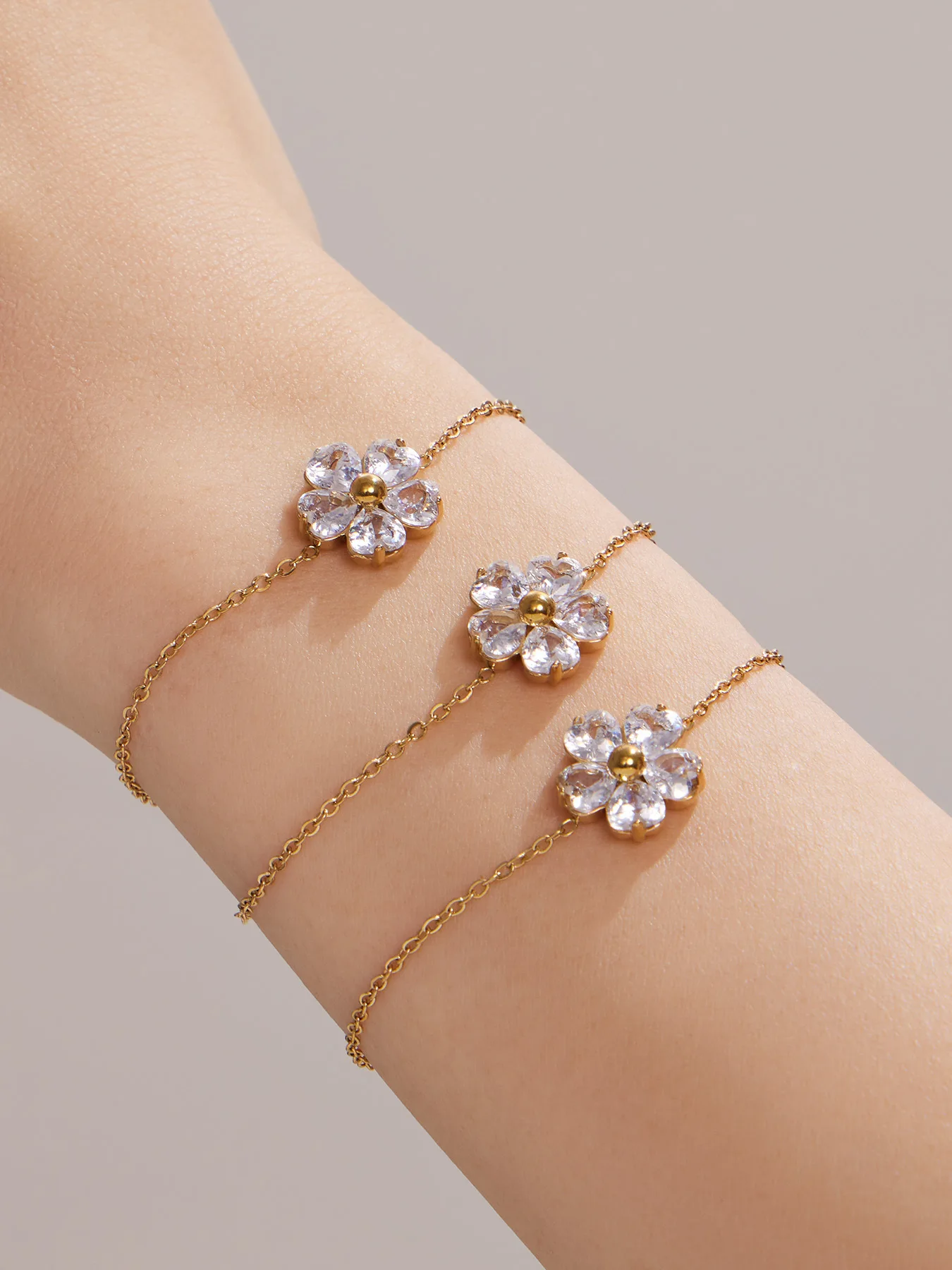 316L Edelstahl Trendiges Fünfblättriges Blumen-Zirkonia Halskette Armband Ring Ohrringe Set Damen Wasserfest Vielseitiger Schmuck – Detail 6