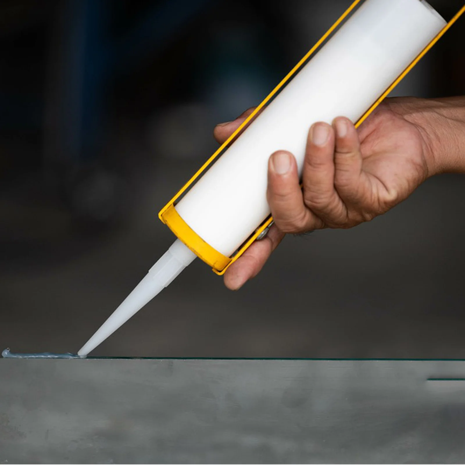 

1 set Glass Caulk Cap Saver Set 20Caps 2Tips 2Needles Leakproof Covers Tube Saver Reusable Piercing Caulk Sealer