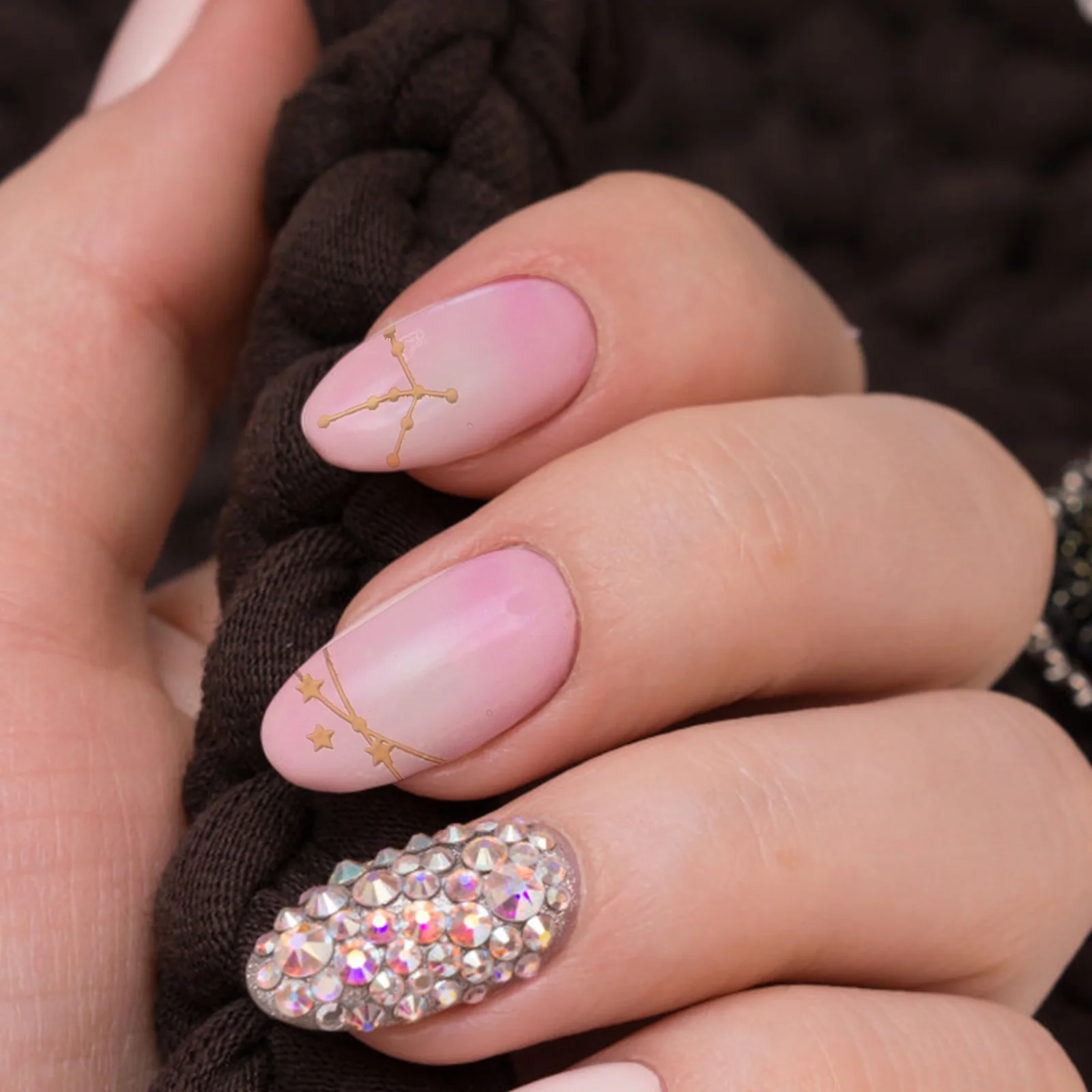 

Binding Nail Art Stickers for Women Glitter Strips Self Adhesive Gradient Color Nails Gel
