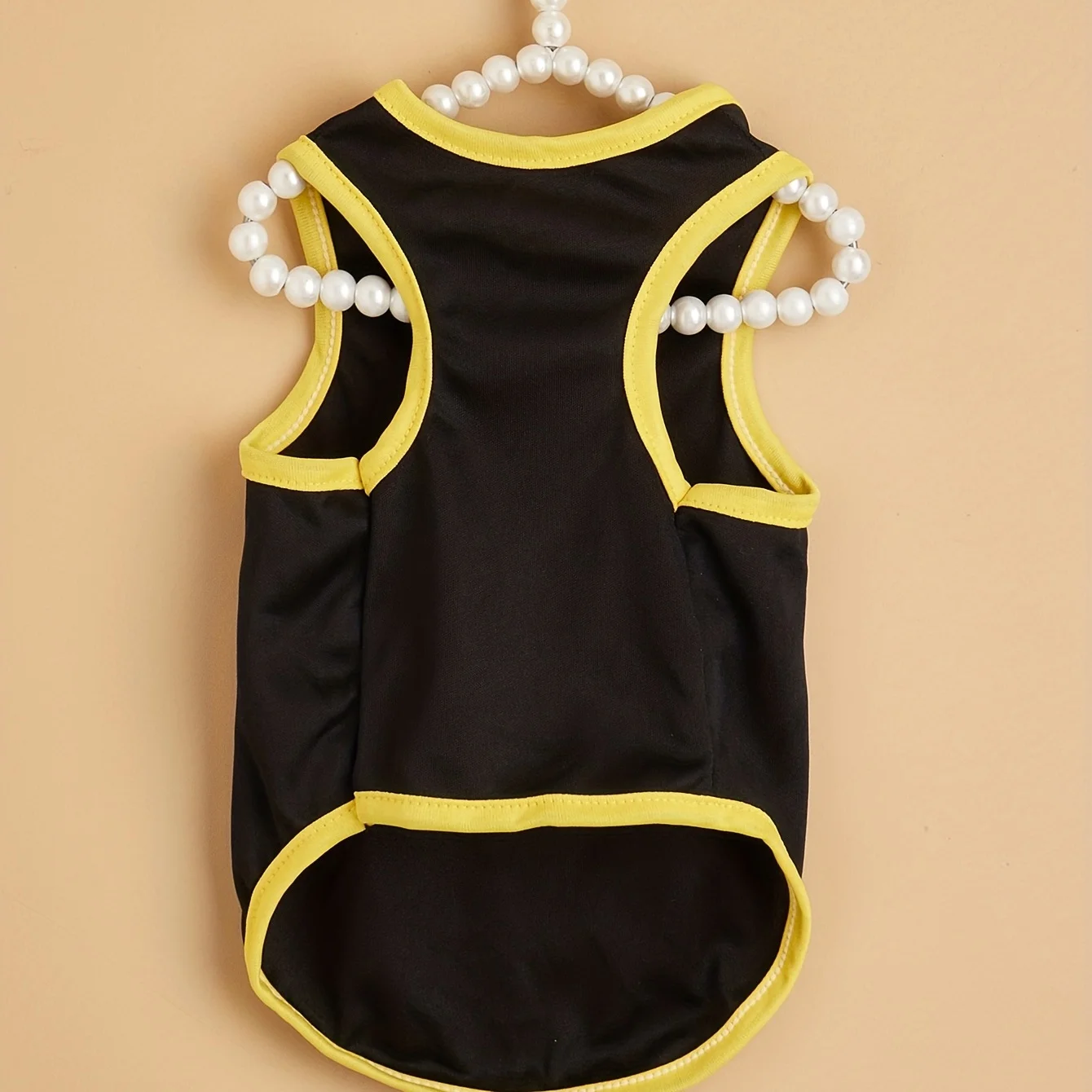 Pet clothes: dog and cat vest, light, breathable, comfortable, black stitching, yellow, clothes with giraffe print, simple, gene