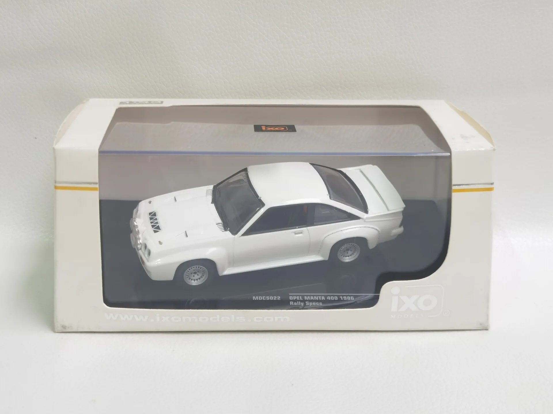 

Масштабная модель автомобиля IXO 1/43 OPEL MANTA 400 1986 из литого сплава