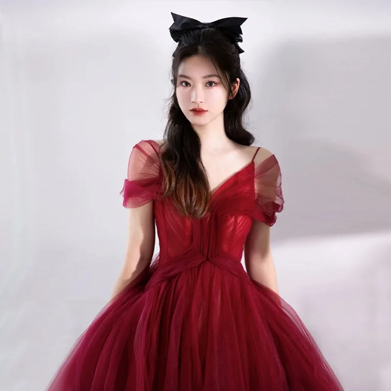 

Deep V-Neck Tulle Wedding Party Dress Red Sense Of Design Camisole Illusion Big Hemline Luxury Prom Dresses Elegance Gentle Gown