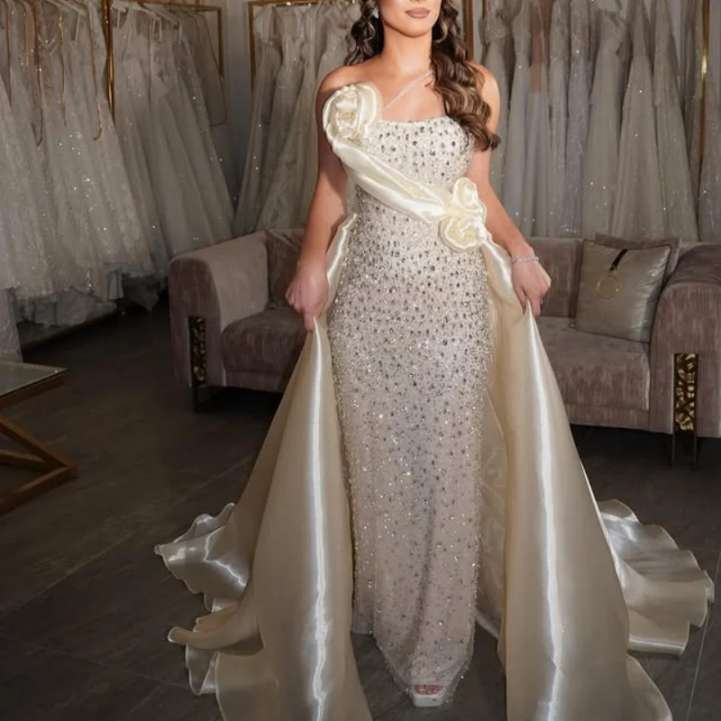 فساتين زفاف ذيل السمكة بيضاء عاجية لامعة مشد كريستال بريق الدانتيل صائق زهرة شكل فساتين الزفاف متعدد الطبقات صنع