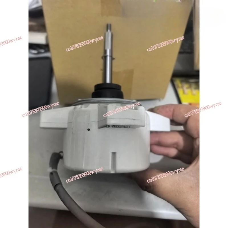 محرك مروحة خارجي لتكييف الهواء المركزي ICF - 140-63-2 R (A)