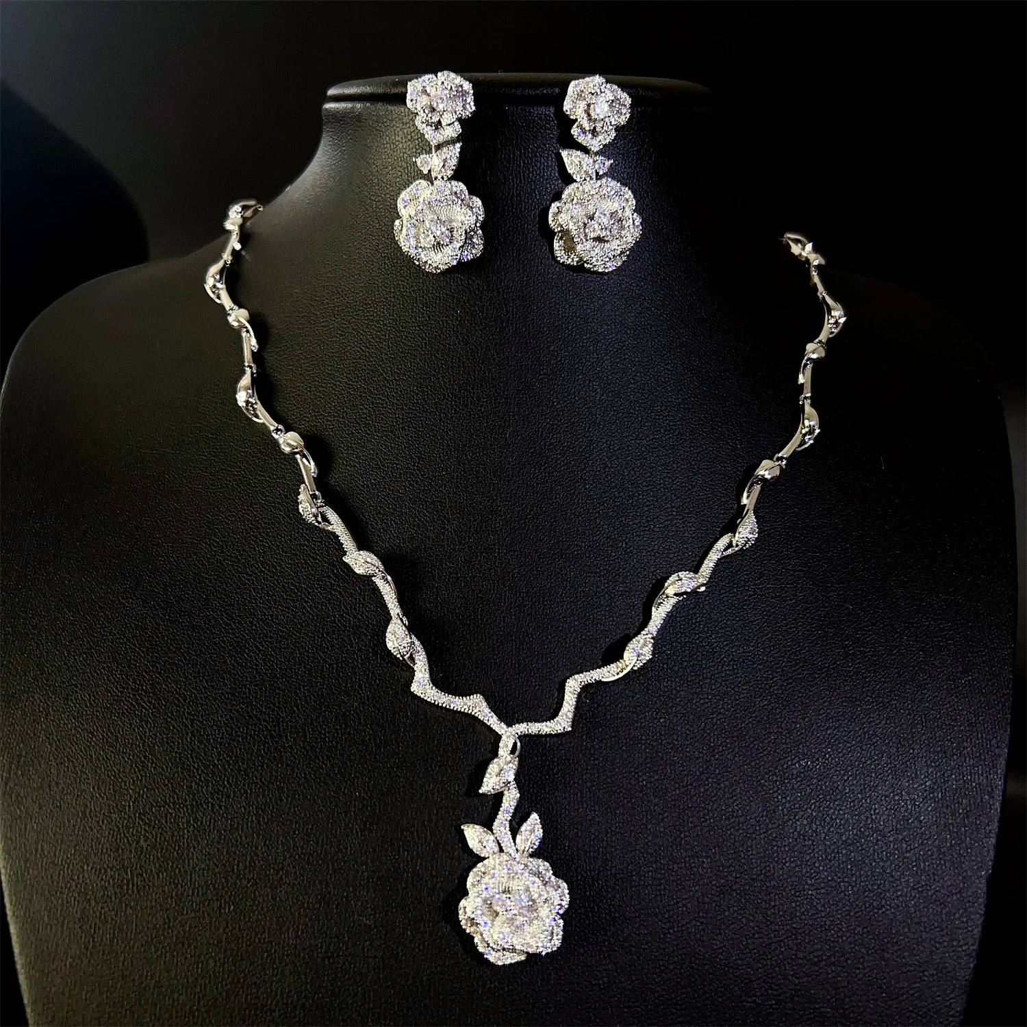 

New everyday fashion thin sparkle flower necklace earrings sliver color jewelry women dress decoration wedding party gift M-826