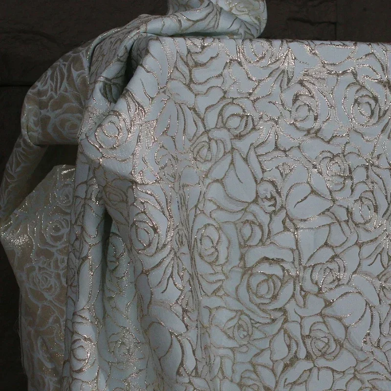 

Текстурированная жаккардовая ткань, золотая нить, светло-голубая дизайнерская одежда, оптовая продажа, ткань Apaprel, материал для шитья своими руками на метр