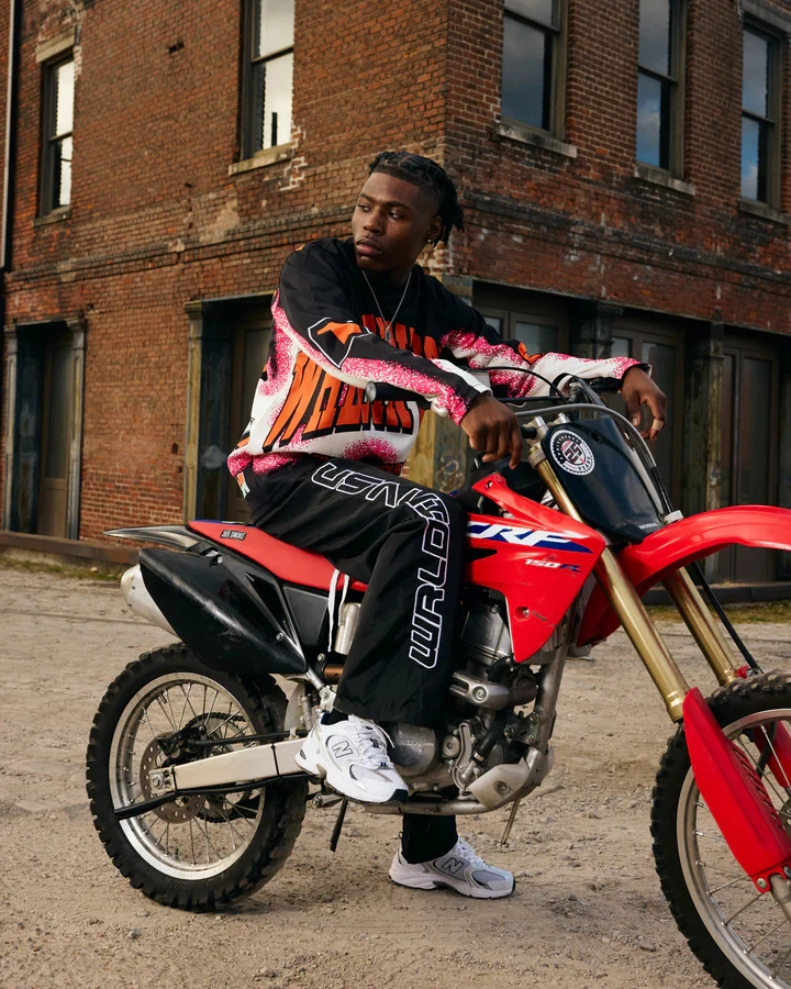 

Men's Streetwear Long Sleeve T-Shirt Oversize Letter Print Pink Black Patchwork Casual Hip Hop Top Fashion Trendy Tee 2025