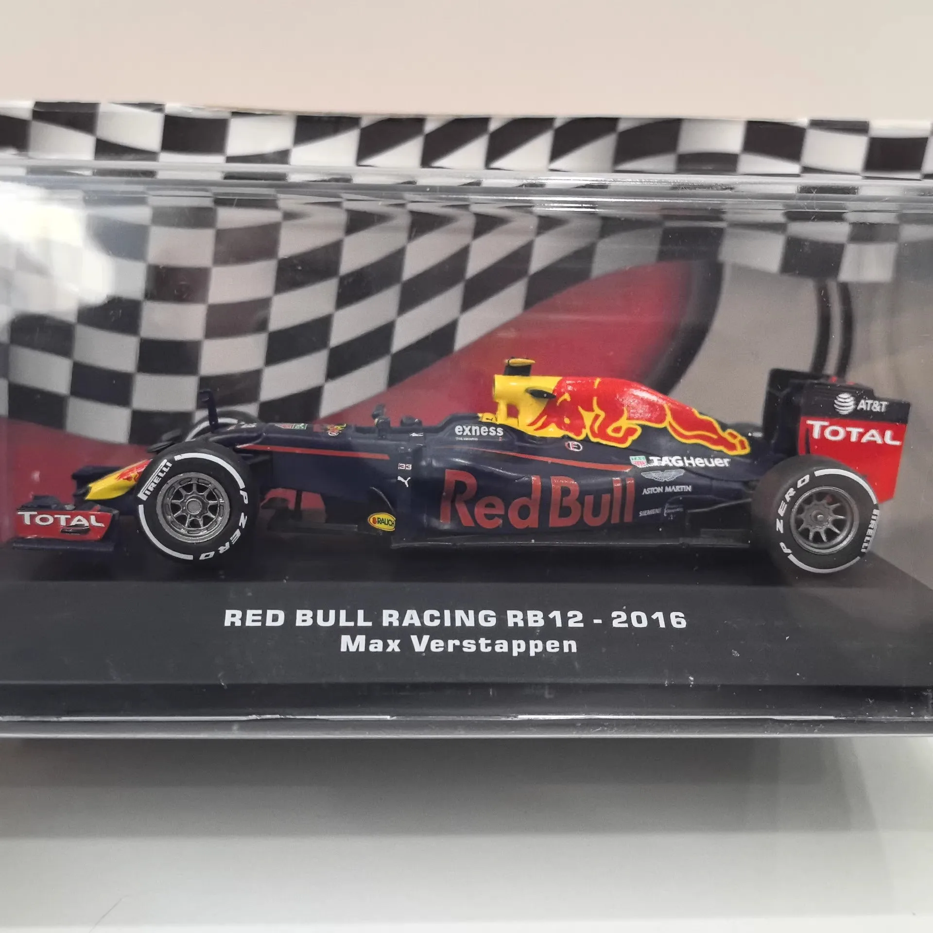 modele-miniature-ixo-a-l'echelle-1-43-rb12-2016-modele-de-voiture-de-course-en-alliage-33-formula-racing