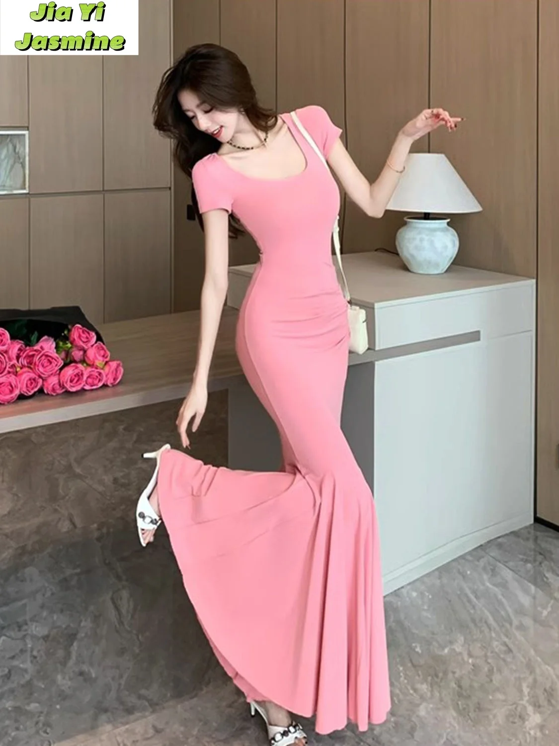 Pink Hepburn Style New Summer Dress with a Tight Fitting Waist Style and a Buttocks Wrapped Skirt. Short Stature