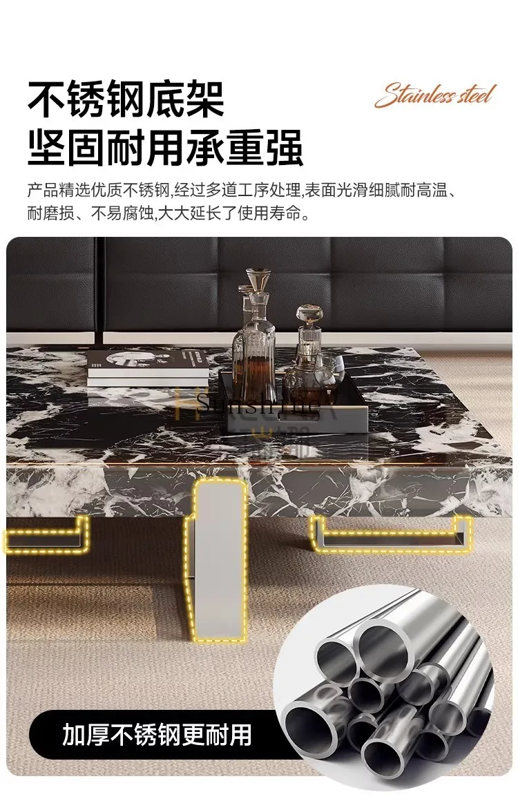 غرفة معيشة إيطالية بسيطة، بولغاري، بلاطة صخرية سوداء، طاولة قهوة مربعة، مجموعة منزلية صغيرة