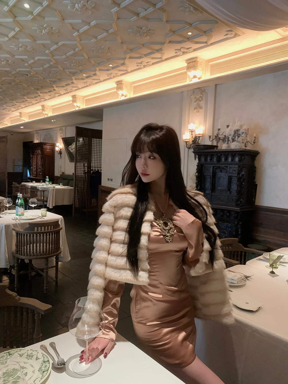 

Женская куртка Liuu из искусственного меха: теплая, модная, экологичная, из полиэфирного волокна, короткая верхняя одежда