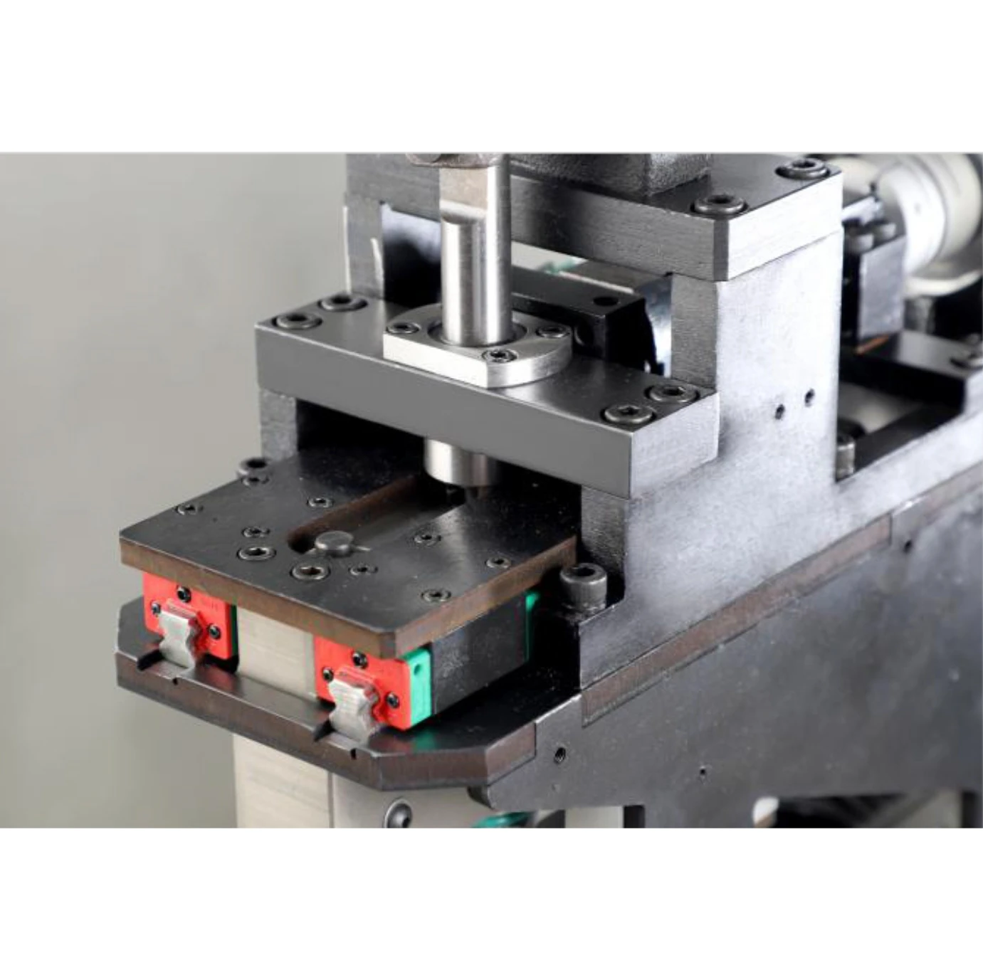 Automatic Button Connection Manufacturing Machine With Stamping And Button