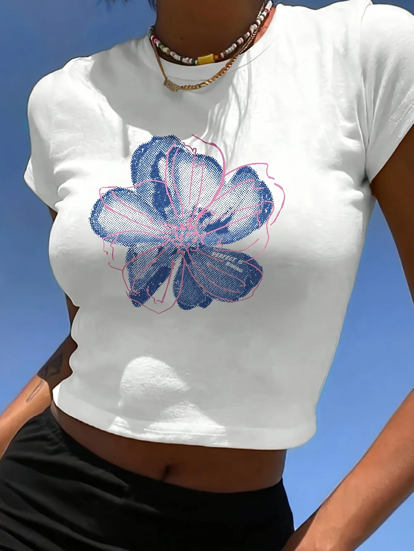 

Women'S Floral Print Short Sleeve T-Shirt White with Blue Flower Design Breathable Round Neck Top for Casual Everyday Outfits