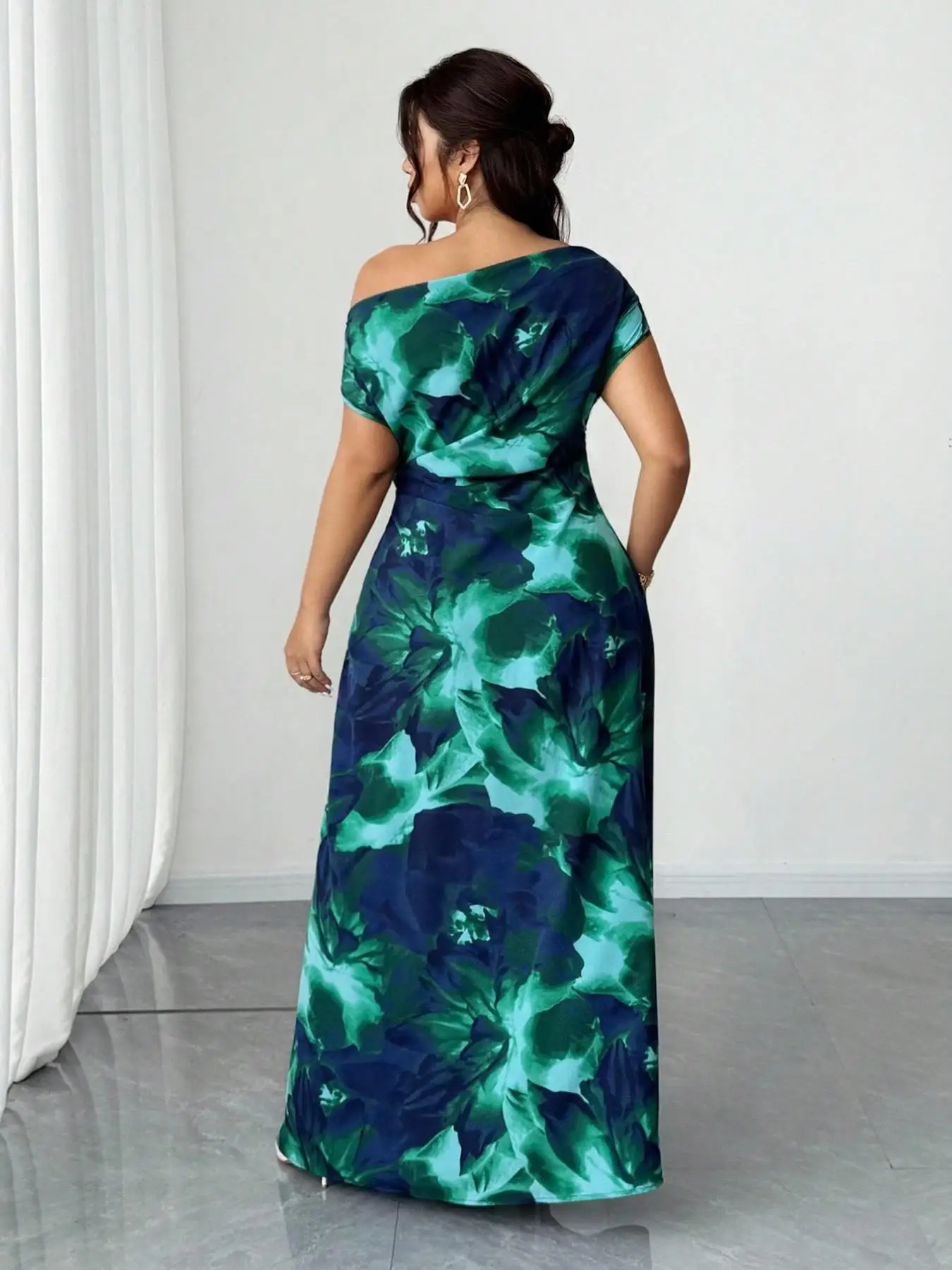 Plus Size One-Shoulder Dress, Bold All-Over Print, Fitted Waist Pleated Satin Midi, Elegant Party Evening Gown, Sleeveless