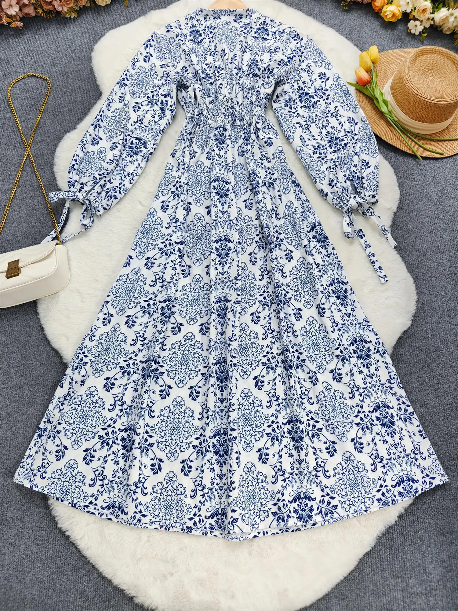 Elegante a-lijnjurk met bloemenprint en lange mouwen voor herfst en winter met strikdetailleerde mouwen