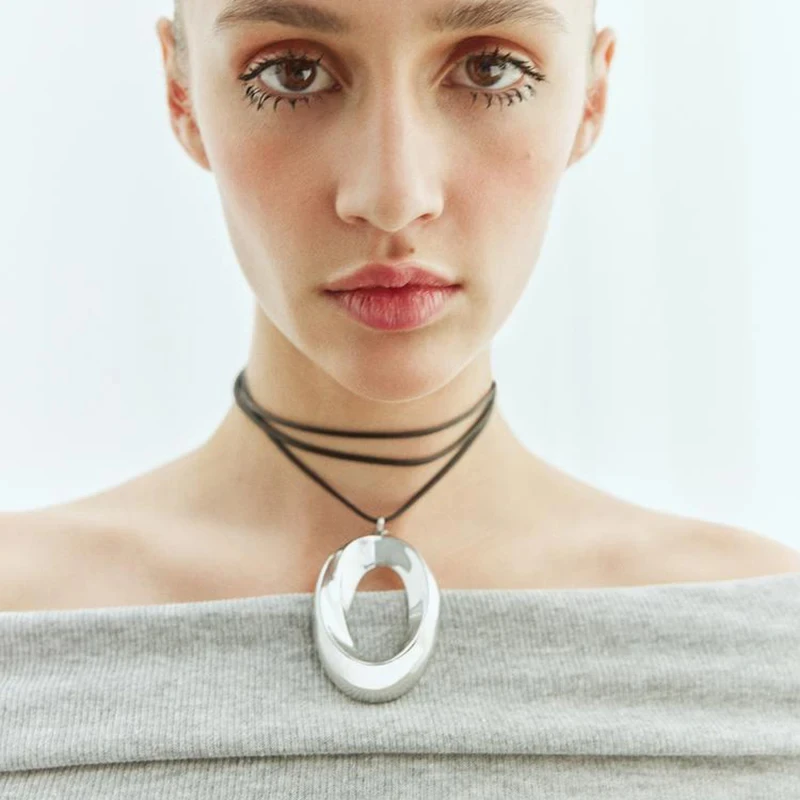 HUANZHI Metal Oval Pendant Rope Necklace for Women Girls Cool Choker Fashion Design Birthday Party Jewelry Gifts 2024 Trend