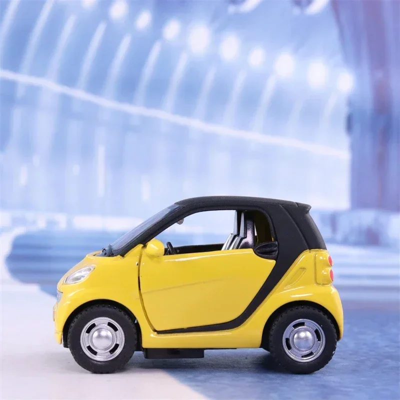 1:36 Smart Fortwo Toy Vehicles Diecast Model Cars-Toy For Children Metal Cars For Brithday Decoration E172