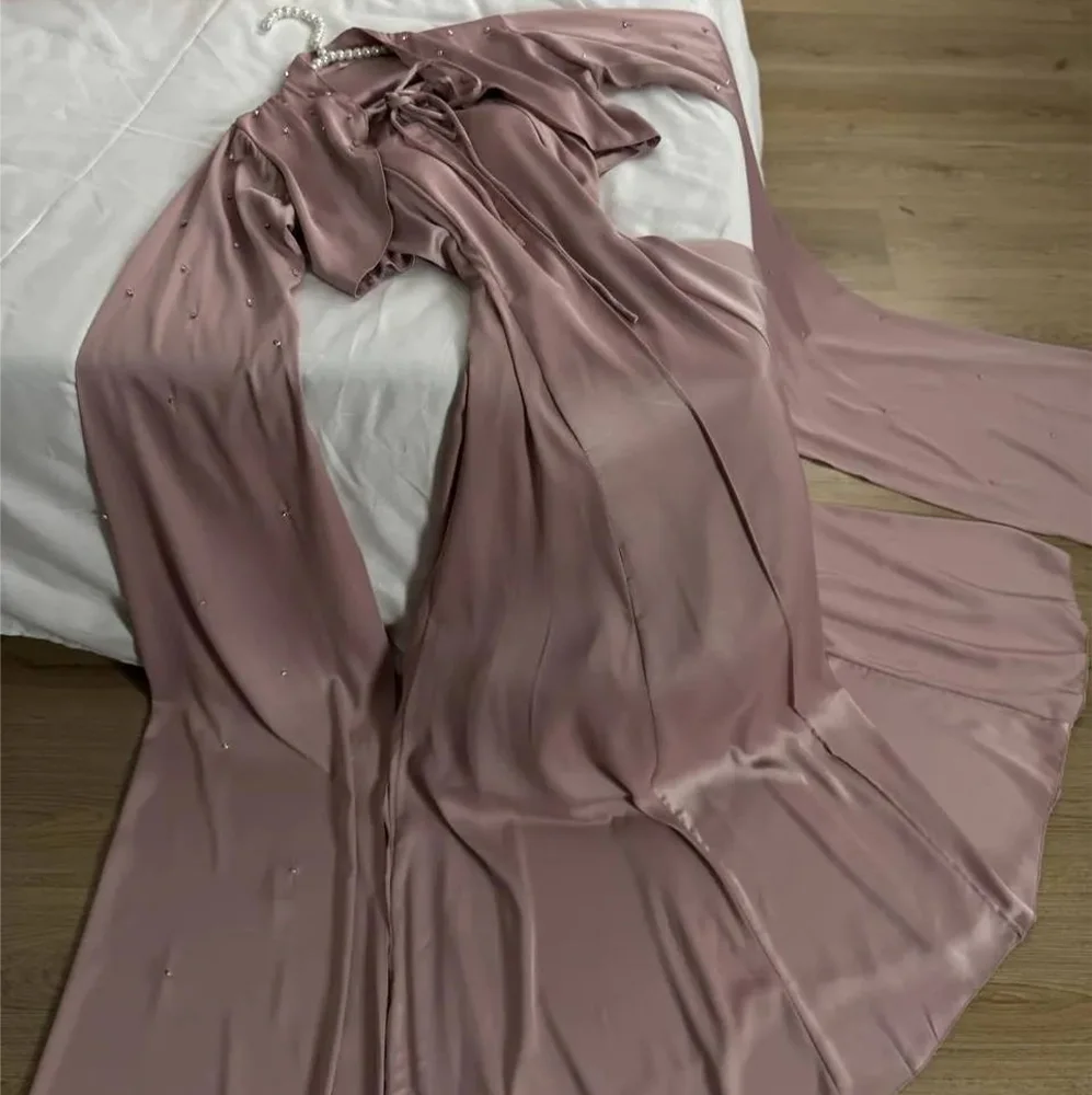 

A-Line Strapless shawl Satin Long Sleeves Photo Color Elegant and Temperament Evening Dresses Crystal Pleats Saudi Arabia 2024