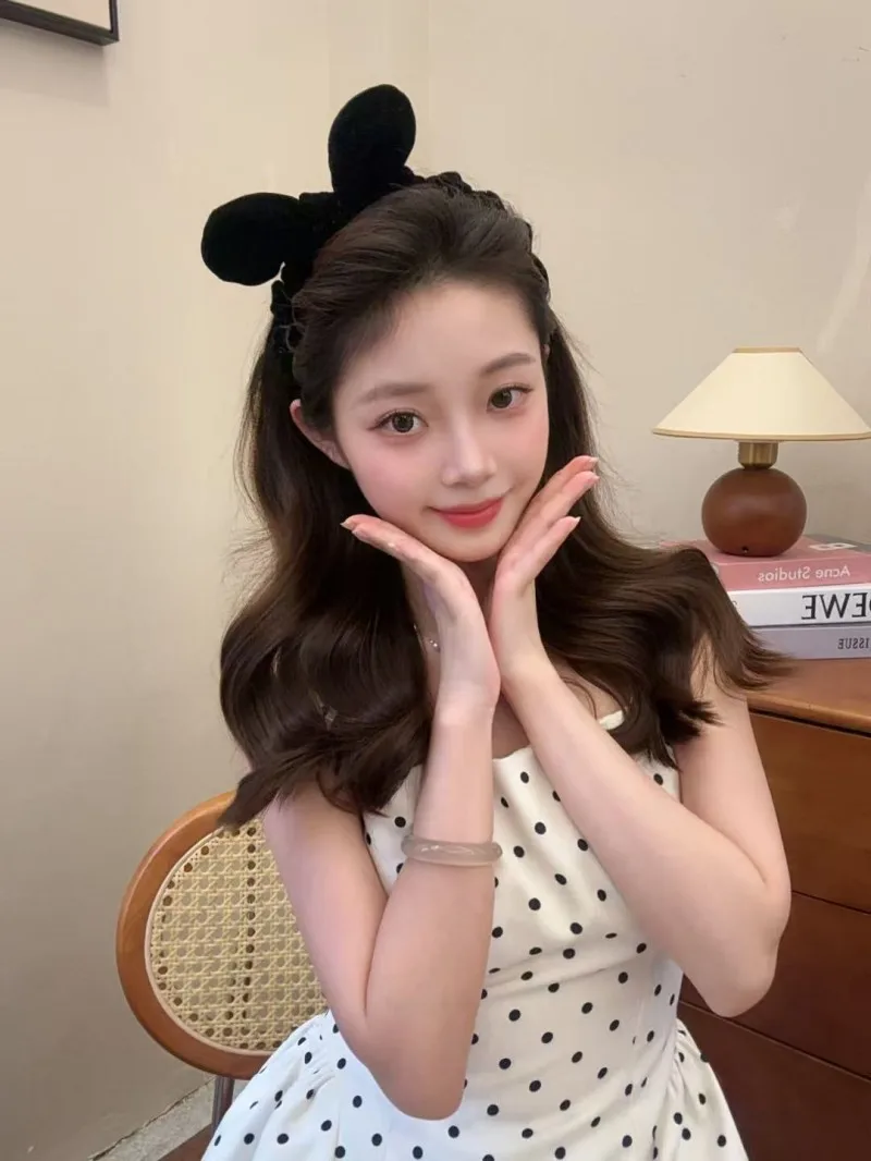 Add a Touch of French Chic: Fluffy Velvet Headband for a Elevated Crown