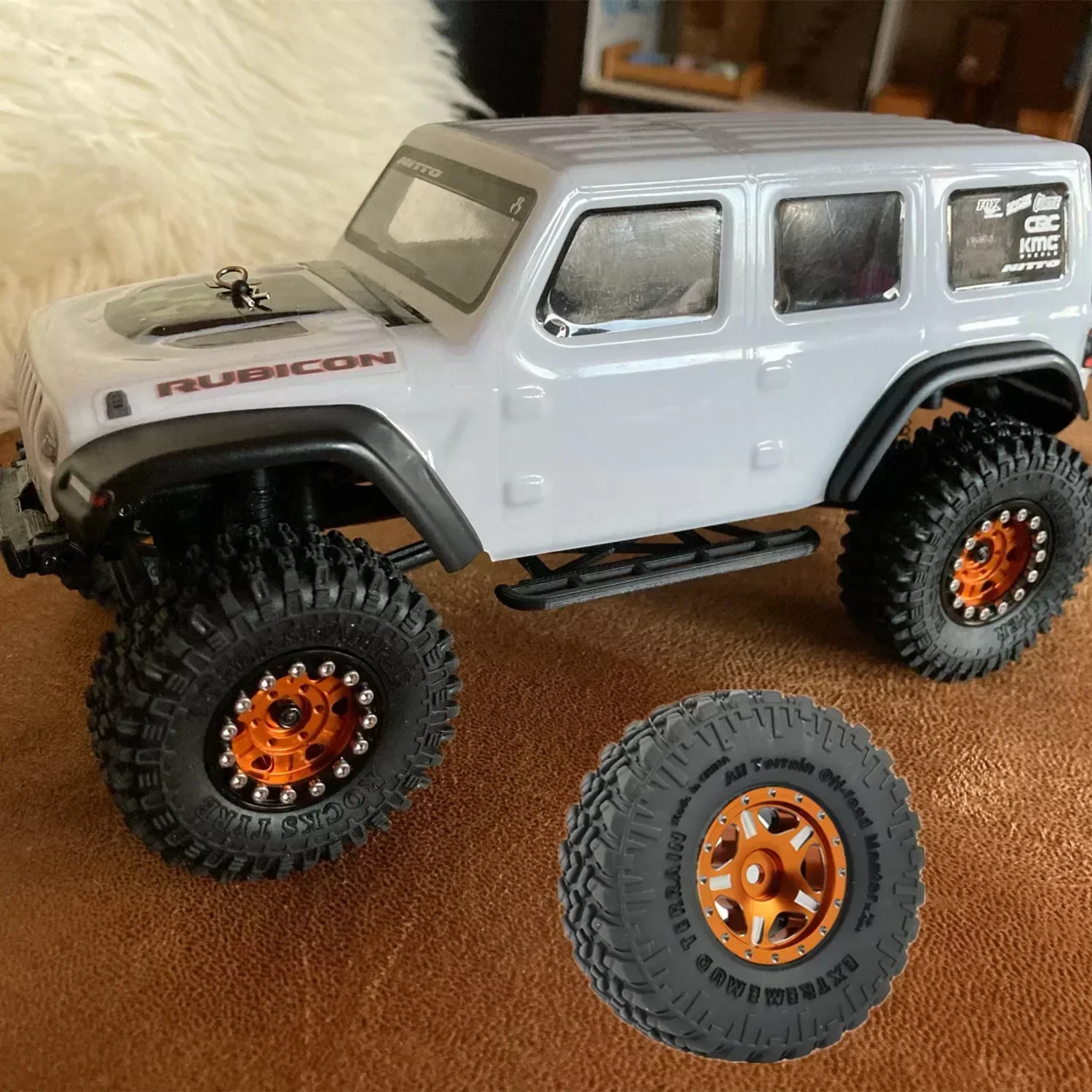 

4PCS SCX24 Metal Wheel Rims and Rubber Tires Kit for 1/24 RC Crawler Car Axial SCX24 90081 AXI00001 AXI00002 Wheel Parts