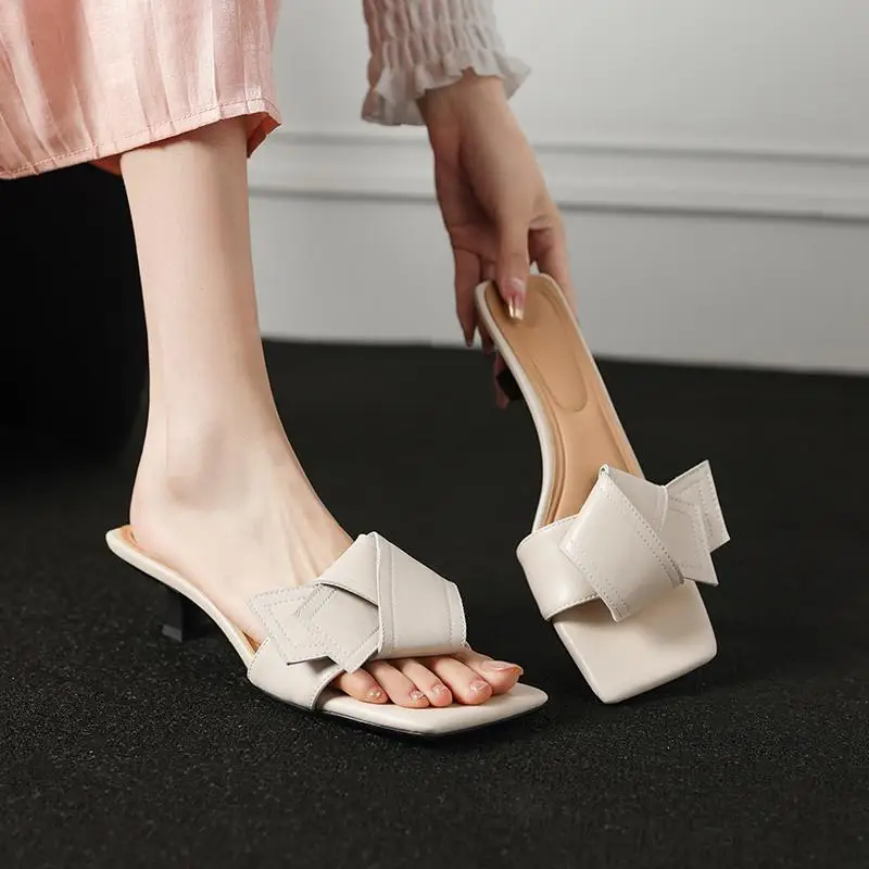 Krazing Pot Mules Sheepskin Thin Med Heels Bowtie Peep Toe Summer Set Finger Flip Flops Modern Superstar Slip On Women Sandals