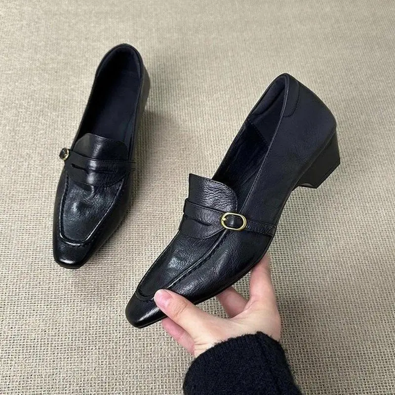 Damen Vintage Loafer mit eckiger Zehenpartie, glatte, matte Pumps mit niedrigem Blockabsatz, Büro-Slipper, Freizeitschuhe mit Schnallenriemen, Retro-Alltagsschuhe – Detail 2