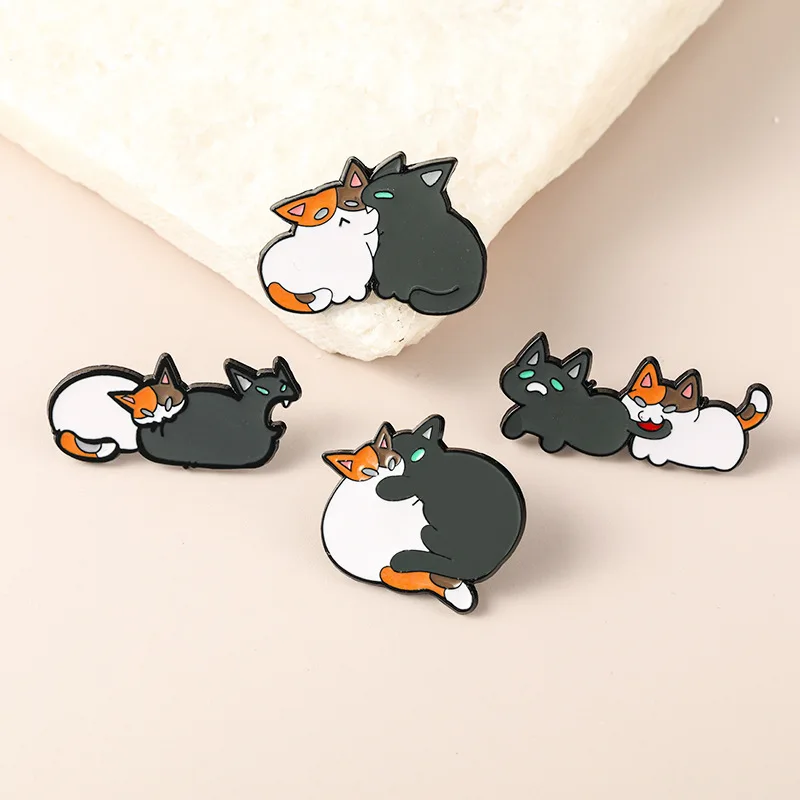 Funny Cat Bites Cat Butt Cute Enamel Brooches Cartoon Creative Design Schoolbag Pins Badge Daily Wear Fashion Accessories Gifts