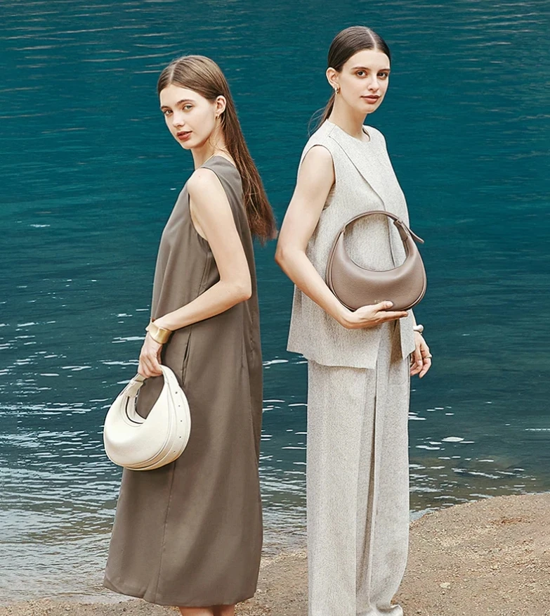 FOXER Marken-PU-Leder Damen Schultertasche 2026 – Modische Halbmond-Handtasche im luxuriösen Design – Umhängetasche als Geschenk für Mädchen – Detail 1