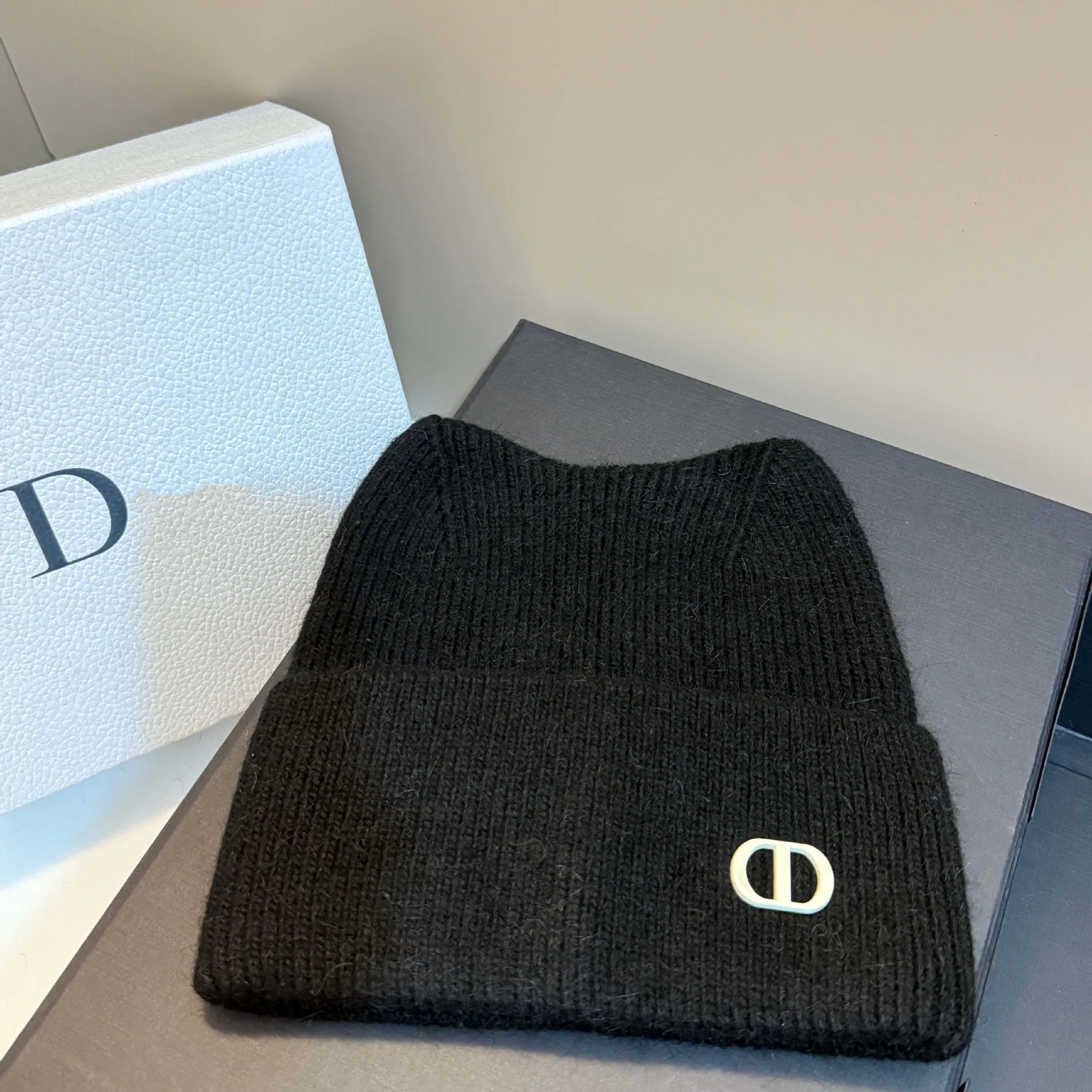 

Зимняя новая мягкая вязаная шапка из кроличьего меха с кошачьими ушками, теплая уличная теплая антивозрастная милая холодная шапка для женщин