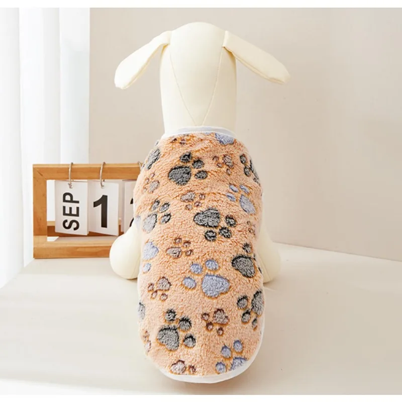 

Фланелевая одежда для собак, одежда для маленьких и средних собак, мягкий жилет для щенков, милое пальто с принтом лапы, пальто чихуахуа, жилет йоркшира, костюм для домашнего животного