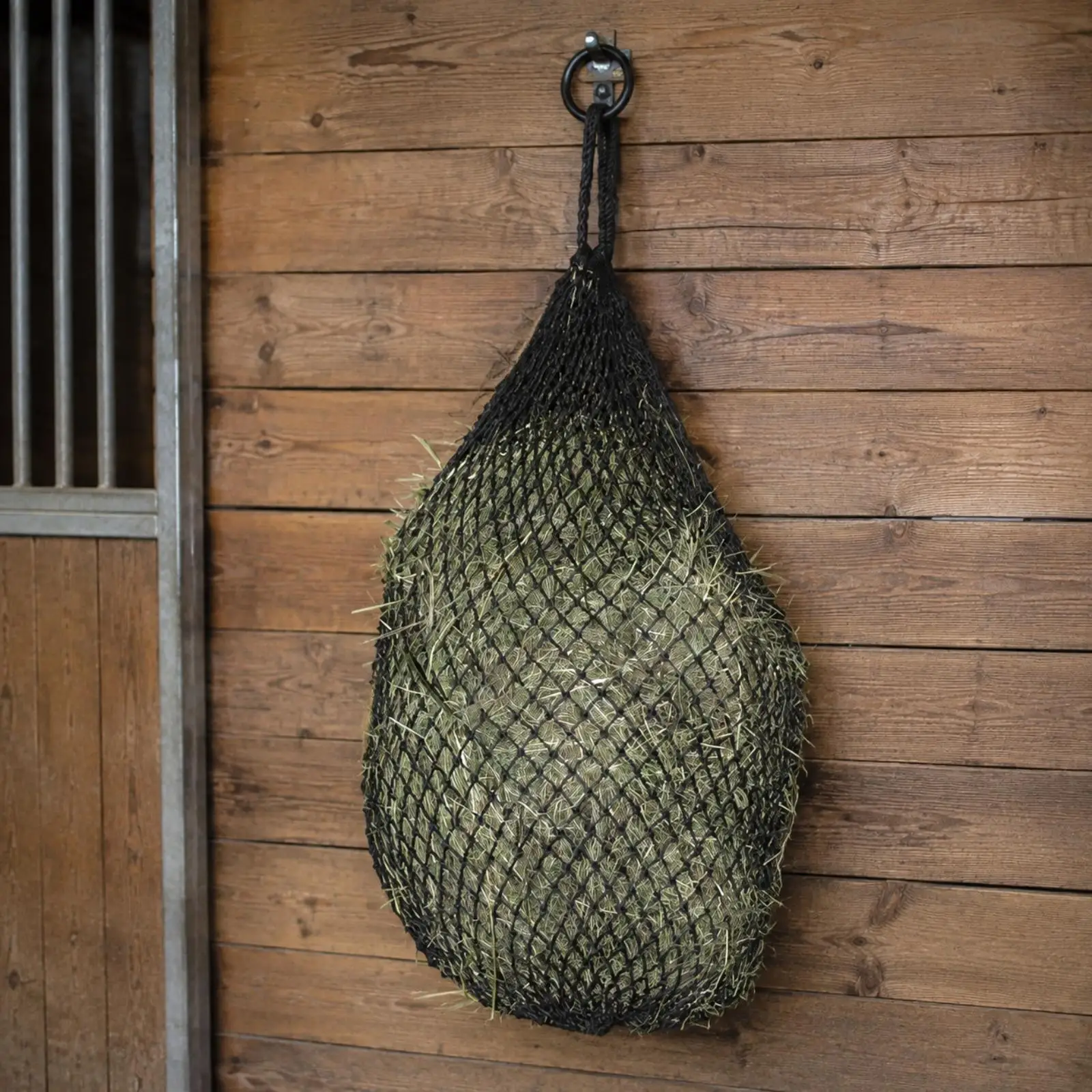 Durable Hanging Hay Feeder Net for Grazing Animals Knotted Mesh Forage Container for Stables Barns