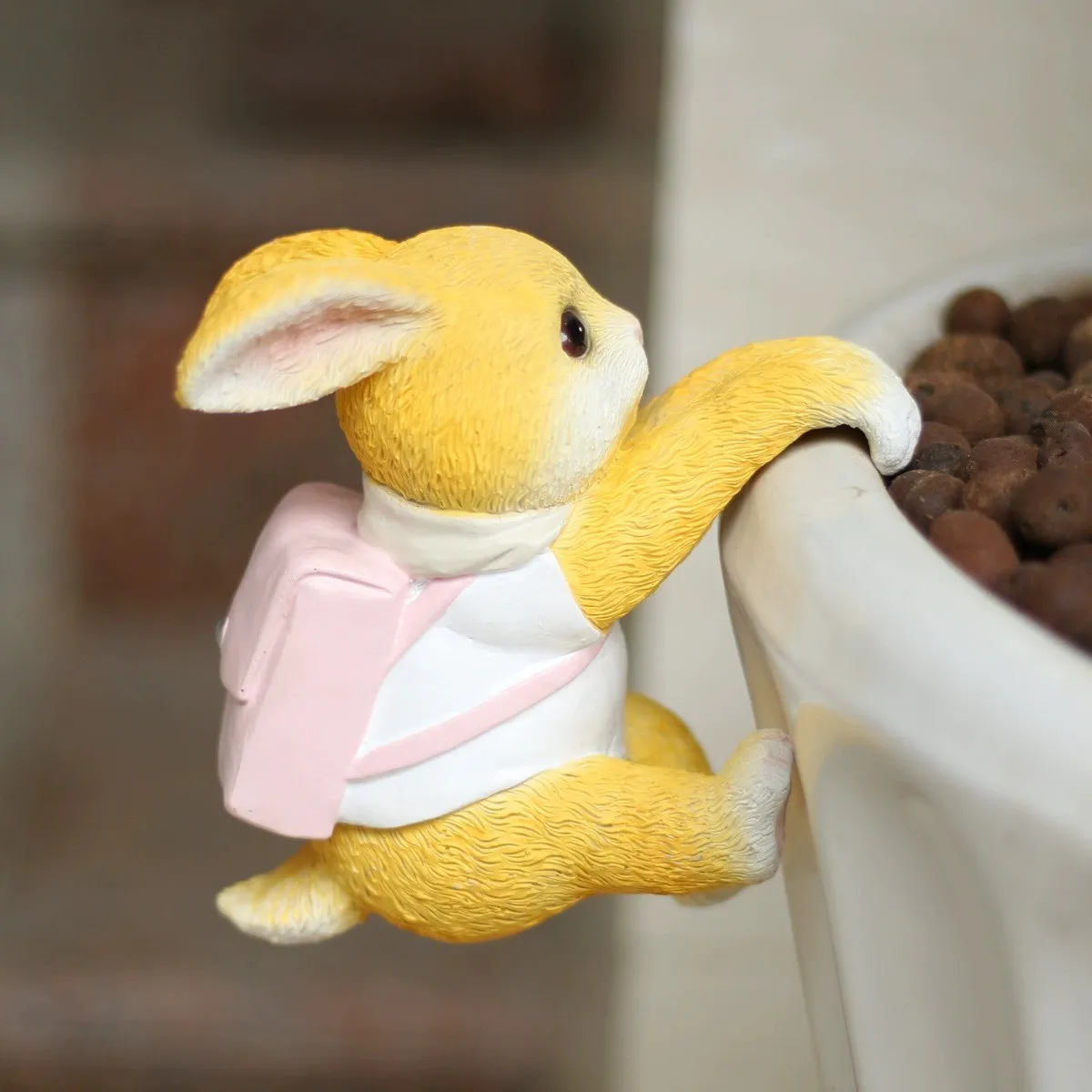 Outdoor Flower Pot Container Hanging Decoration Small Squirrel Climbing Figurine Resin Rabbit Hanging Pendant Ornaments