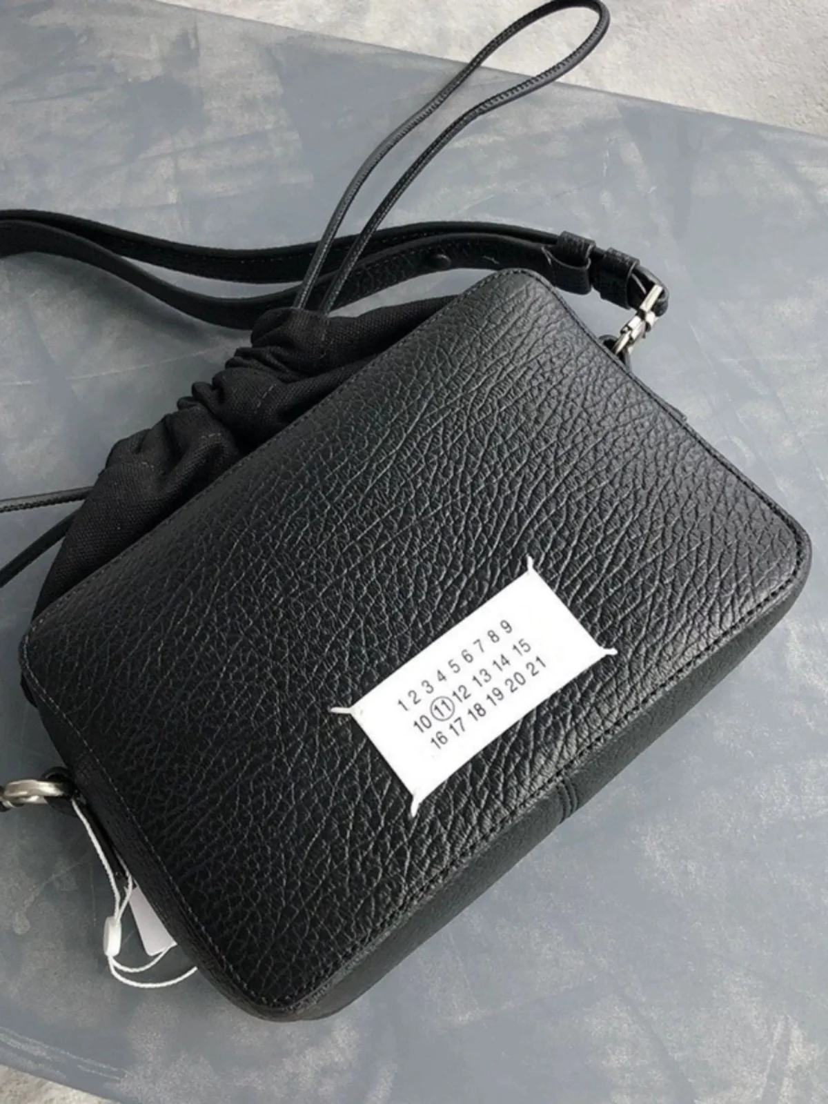 

Hong Kong Genuine Leather Small Square Bag Women's 2025 New Sle Versatile Camera Bag Single oulder Crossbody Bag