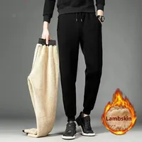 Pantalones forrados de lana de cordero para hombre Otoño Invierno A prueba de viento Grueso Cálido Suelto Pantalones deportivos casuales de talla grande