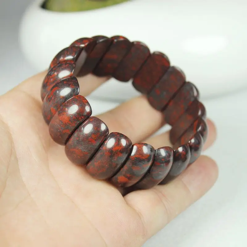

Domineering high-end lucky crescent bracelet men's and women's natural chicken blood hand bracelet