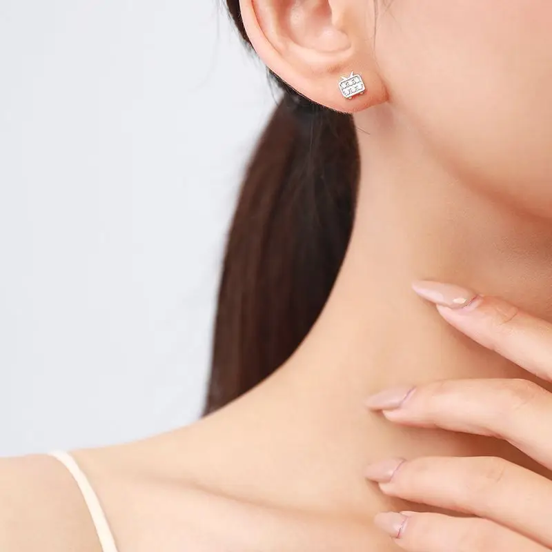 أقراط تلفزيون مطلية بالروديوم اللطيفة من الفضة الإسترليني S925 للفتيات