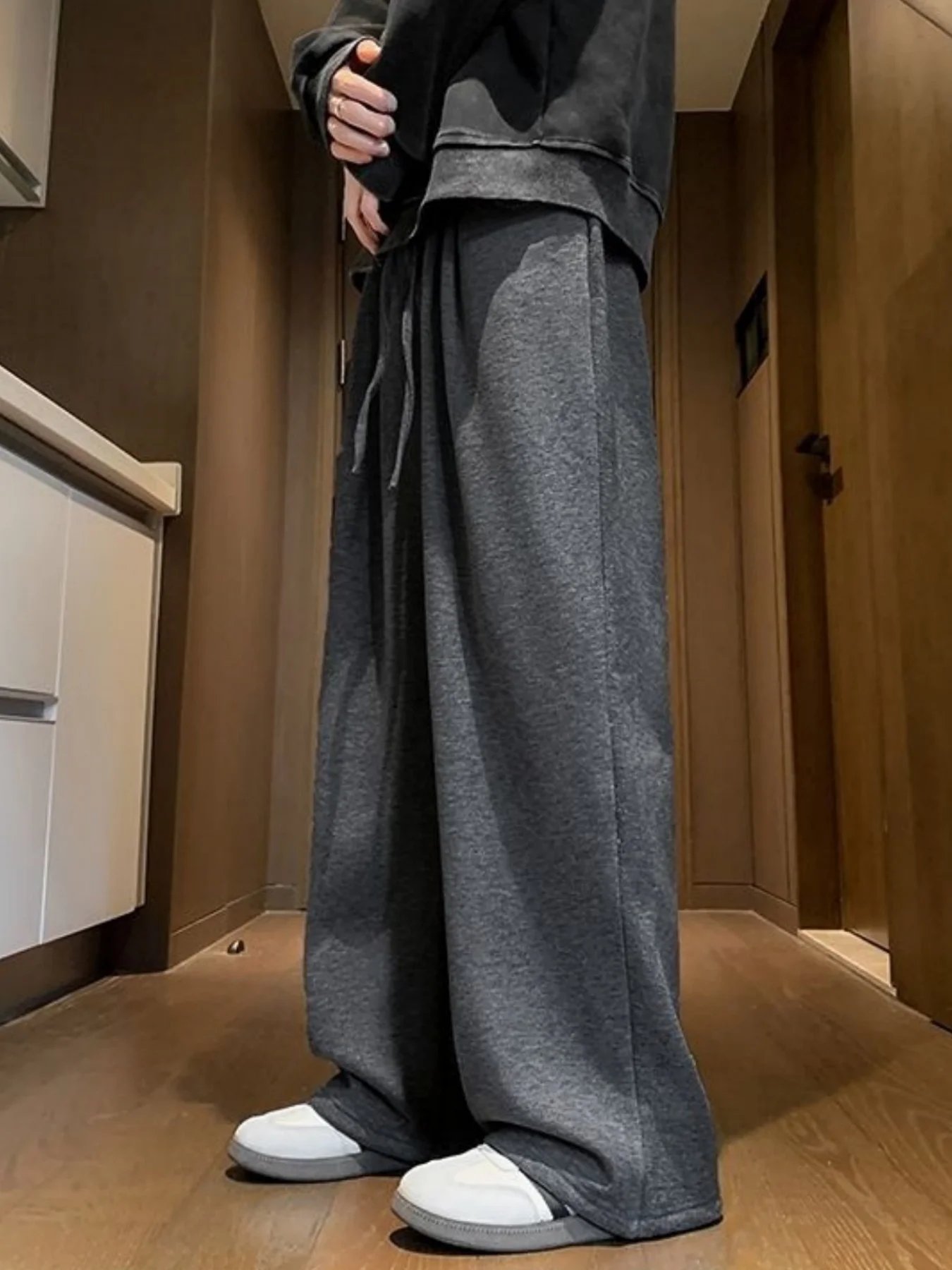 Pantalones casuales suaves y agradables para la piel de estilo coreano para mujer, nuevos pantalones largos deportivos de pierna ancha, cómodos y drapeados de color sólido para adolescentes, de moda