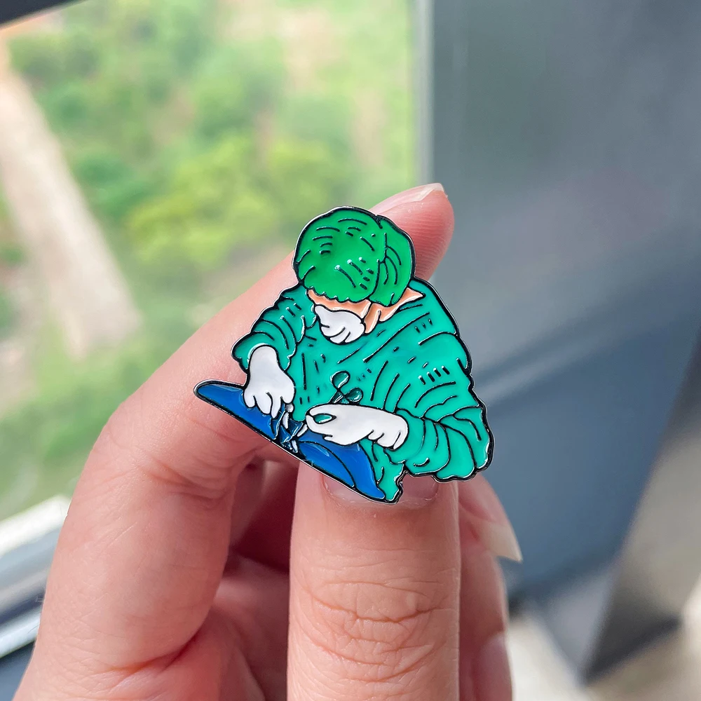 Medsor Medical Surgeon Operation Enamel Brooch Cartoon Operating Room Pin Tote Bag Jacket Badge for Doctor Nurse Jewelry Gift