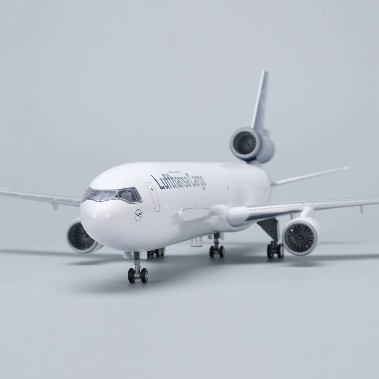 1/130 Large Scale Airplane 47cm Lufthansa Cargo MD-11 Resin Airplane Model Kit With Stand For Adult Aviation Souvenir Gift