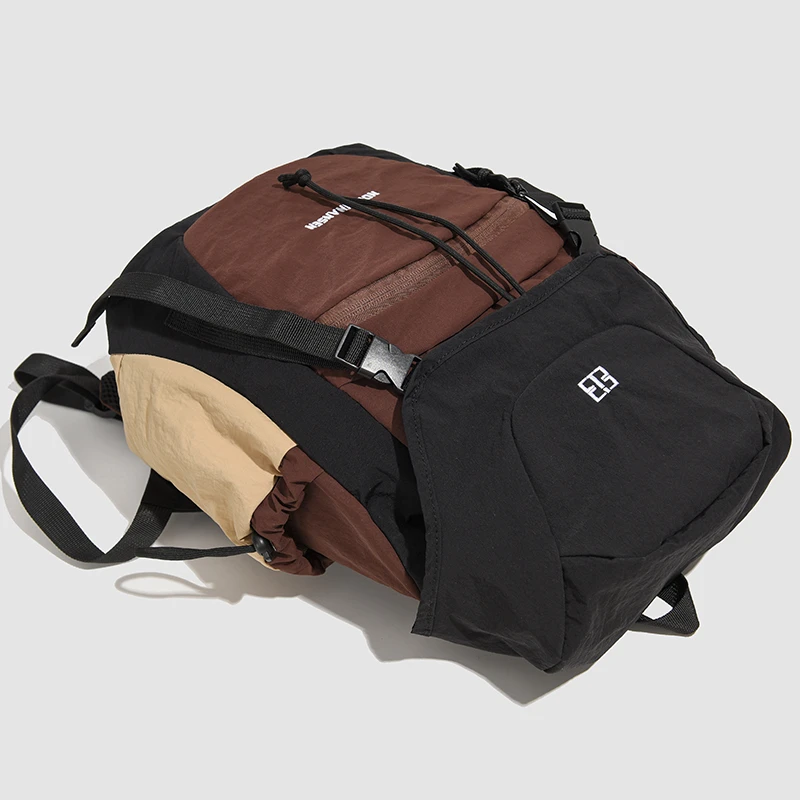 حقيبة ظهر مضادة للماء للمشي لمسافات طويلة في الكلية - حقيبة رحلات خفيفة الوزن مع أشرطة كتف مزدوجة للرياضات الخارجية واستخدام الحرم الجامعي