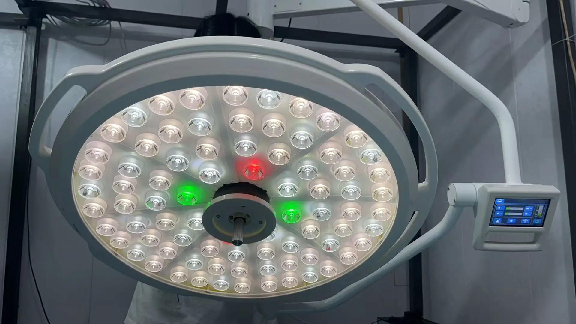 Wall-Mounted Surgical LED Operating Light Ceiling-Mounted Shadowless Dental Examination Lamp Key Features For Operation Lighting