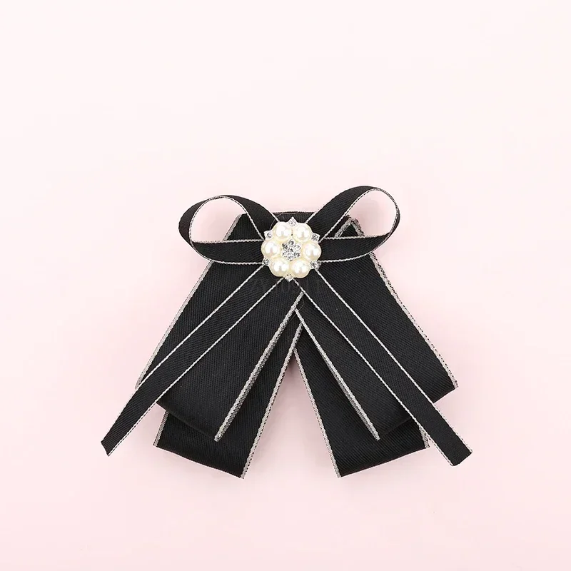 * Spille con papillon britanniche Camicia da donna alla moda in stile college retrò Uniforme con colletto di perle dolci Papillon con fiori Regalo di gioielli femminili