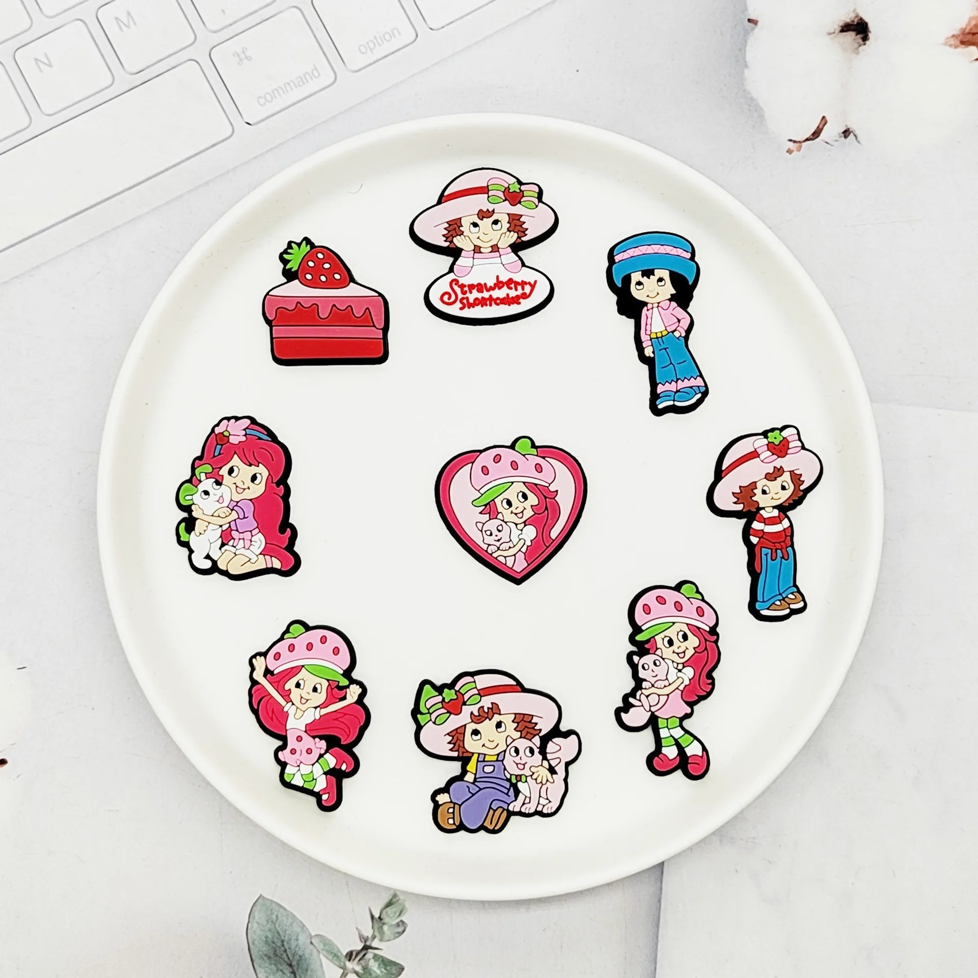 9Pcs Cute Strawberry series Shoe Charms Set Cake Cat Heart Pattern Removable PVC Decorations DIY Accessories For Hole Clog