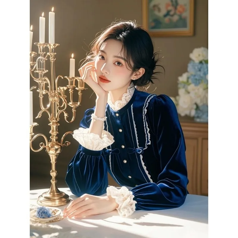 

2025 Winter French Shirt High-end Western Unique and Chic Blue Velvet Lace Splicing Top for Women