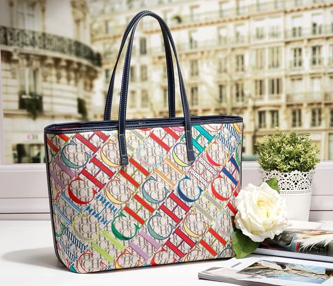 

Элегантная сумка-шоппер большой вместимости 2025 года, модная однотонная сумка через плечо с простым буквенным логотипом и модной дизайнерской сумкой