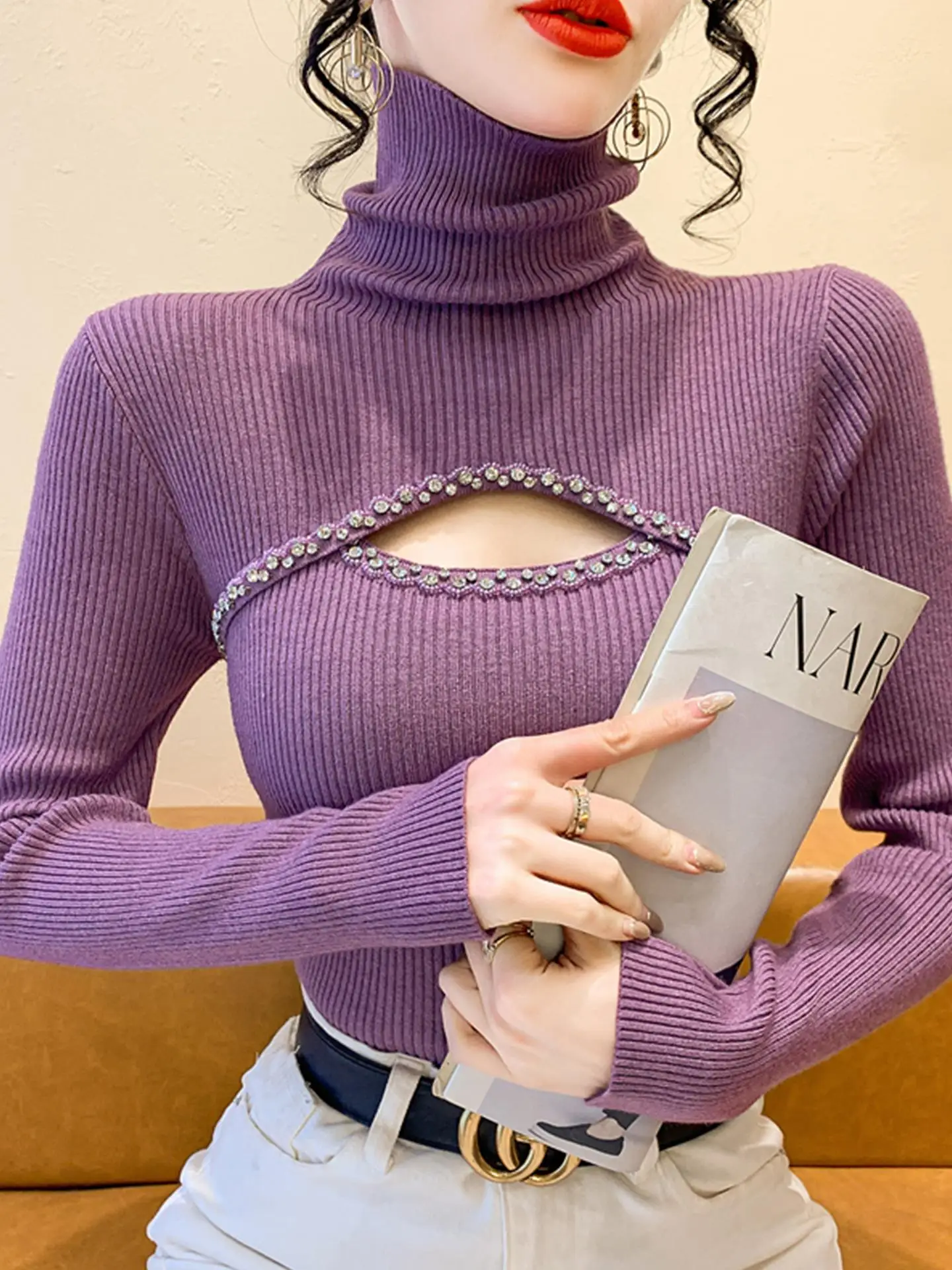 Koreański ażurowy sweter z koralikami, długi rękaw, golf, dzianinowa baza, damski sweter na jesień i zimę, dopasowany krój, do noszenia pod spód.