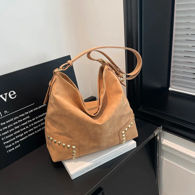 

Новая ретро-сумка через плечо из замши для женщин, вместительная, элегантная, для повседневного использования, модная и универсальная сумка-кроссбоди.