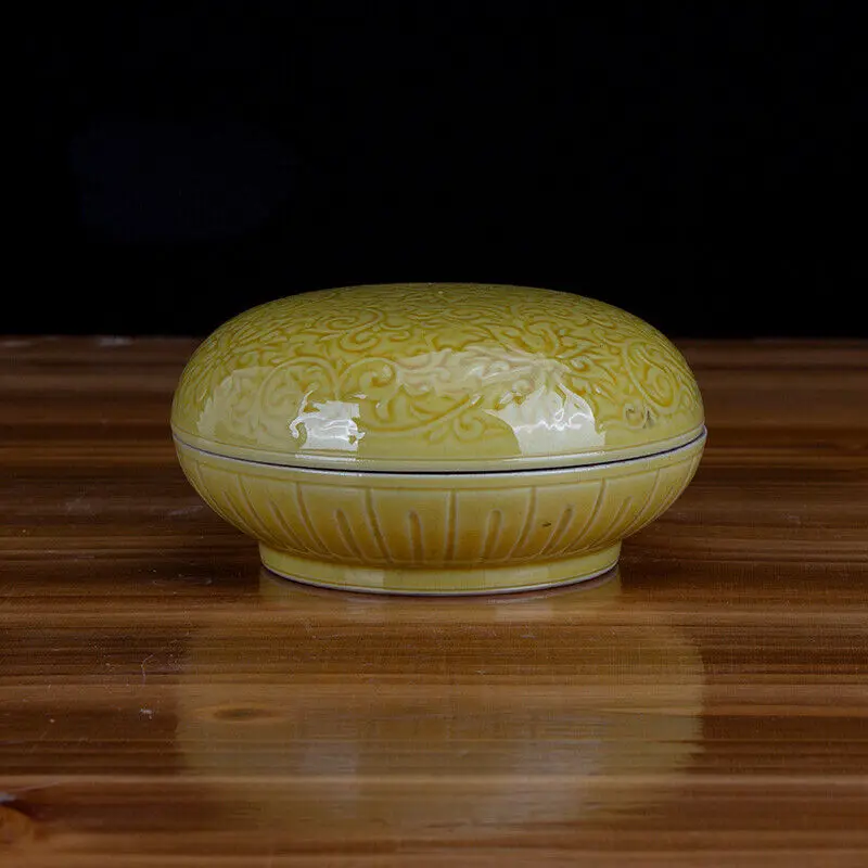 3.5 China Yellow Glaze Porcelain Hand Carved Flowers and Plants Seal Mud Box