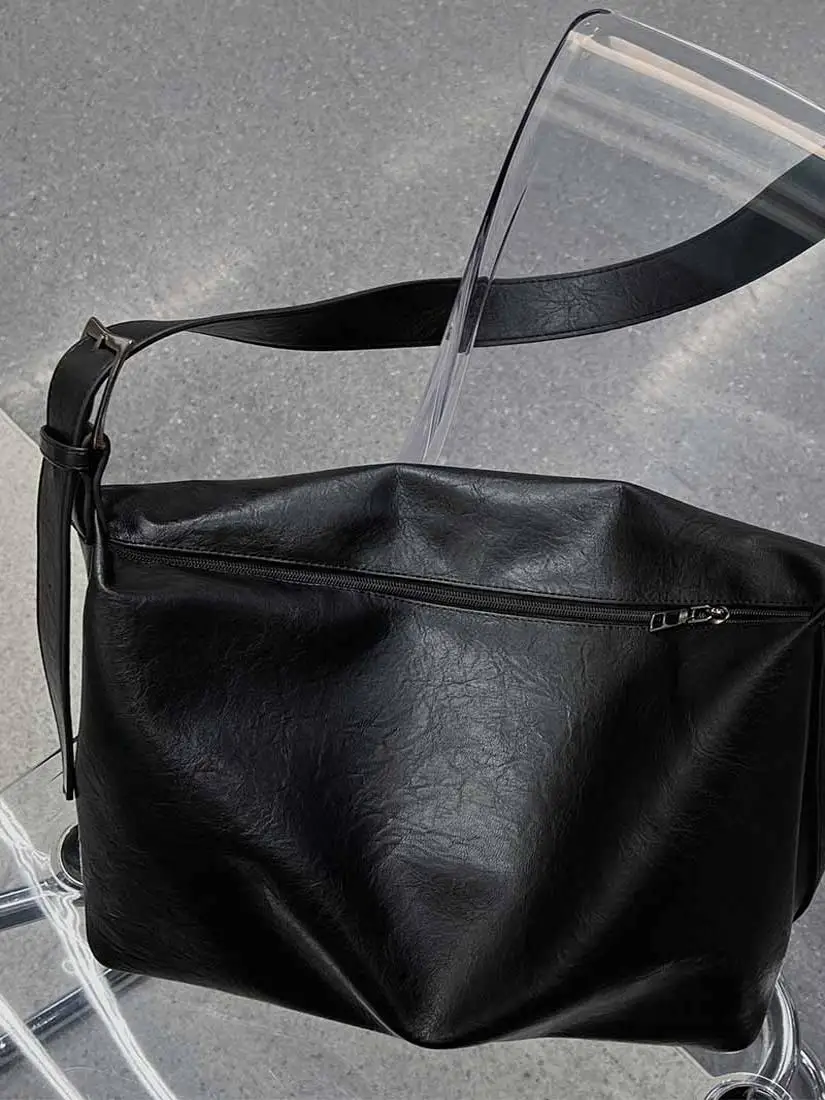 Large Capacity Men's Soft Leather Tote Crossbody Bag for Class Retro Japanese Style Commuter Casual Bag Simple School Bag