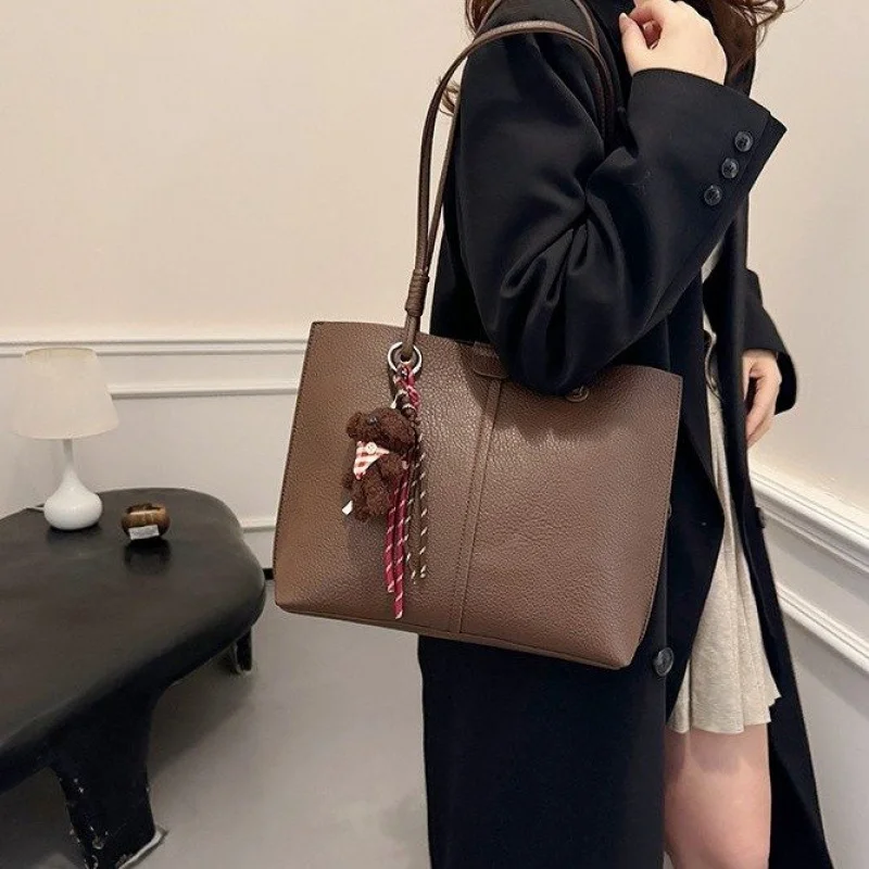 

Popular Women's Messenger Bag With Genuine Leather - Crossbody Shoulder Handbag Elegant Style By Famous Brand